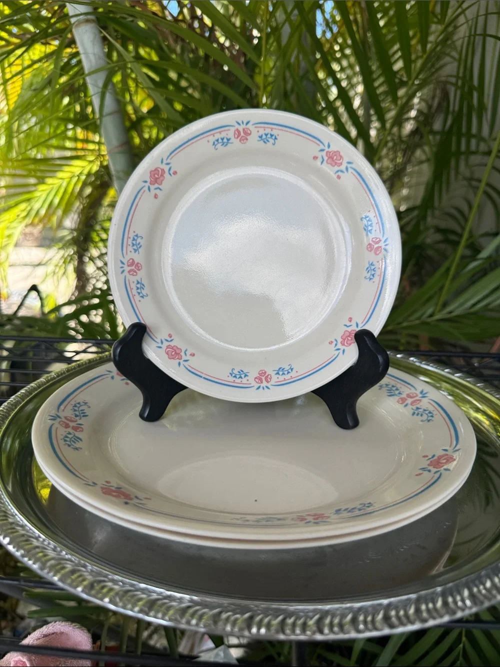 Vintage Corelle EMBROIDERY Dinner and Salad Plate Set of 4 for 2 Blue Pink USA